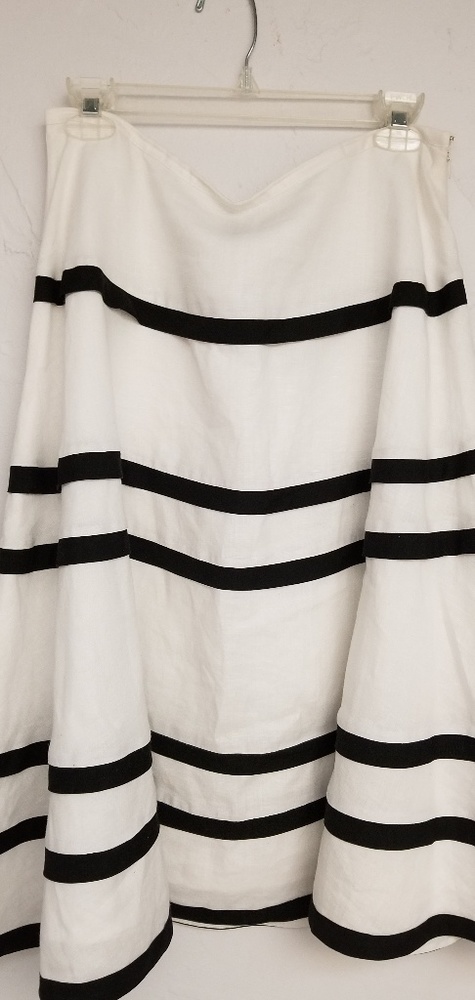 ⭕ SOLD ⭕ White Linen Skirt